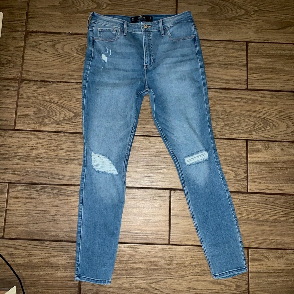 🍃Hollister RIPPED JEANS Size:9 🍃